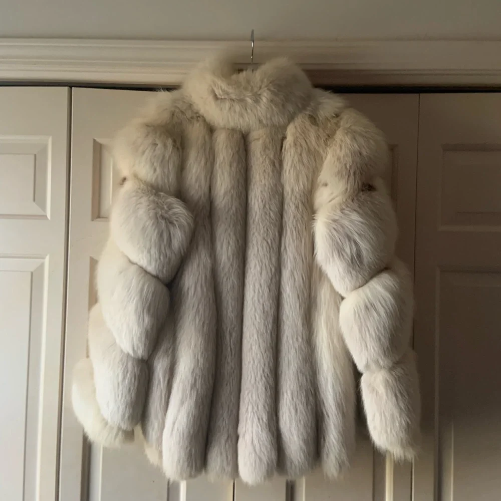 COPY - SILVER FOX FUR COAT - Picture 2 of 16